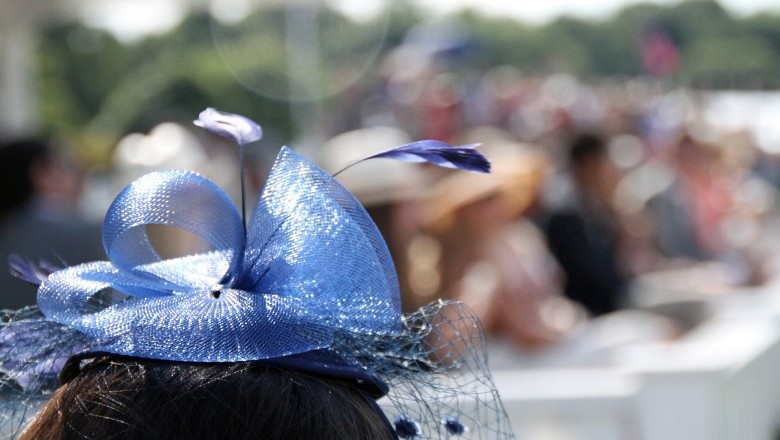 How to wear a fascinator