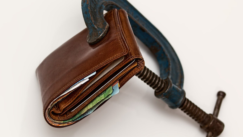 Deflation in the UK: Potential Impacts and Economic Strategies